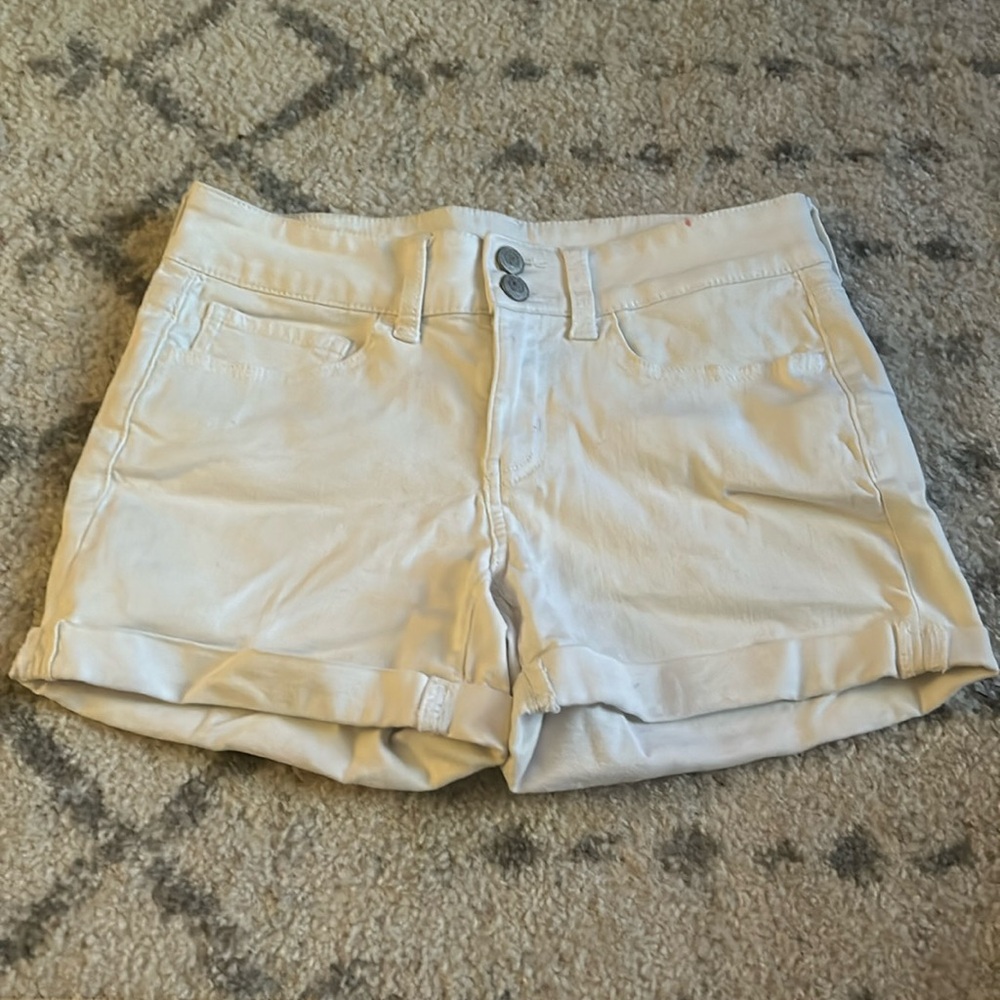 Juniors white low rise shorts. SIZE 5